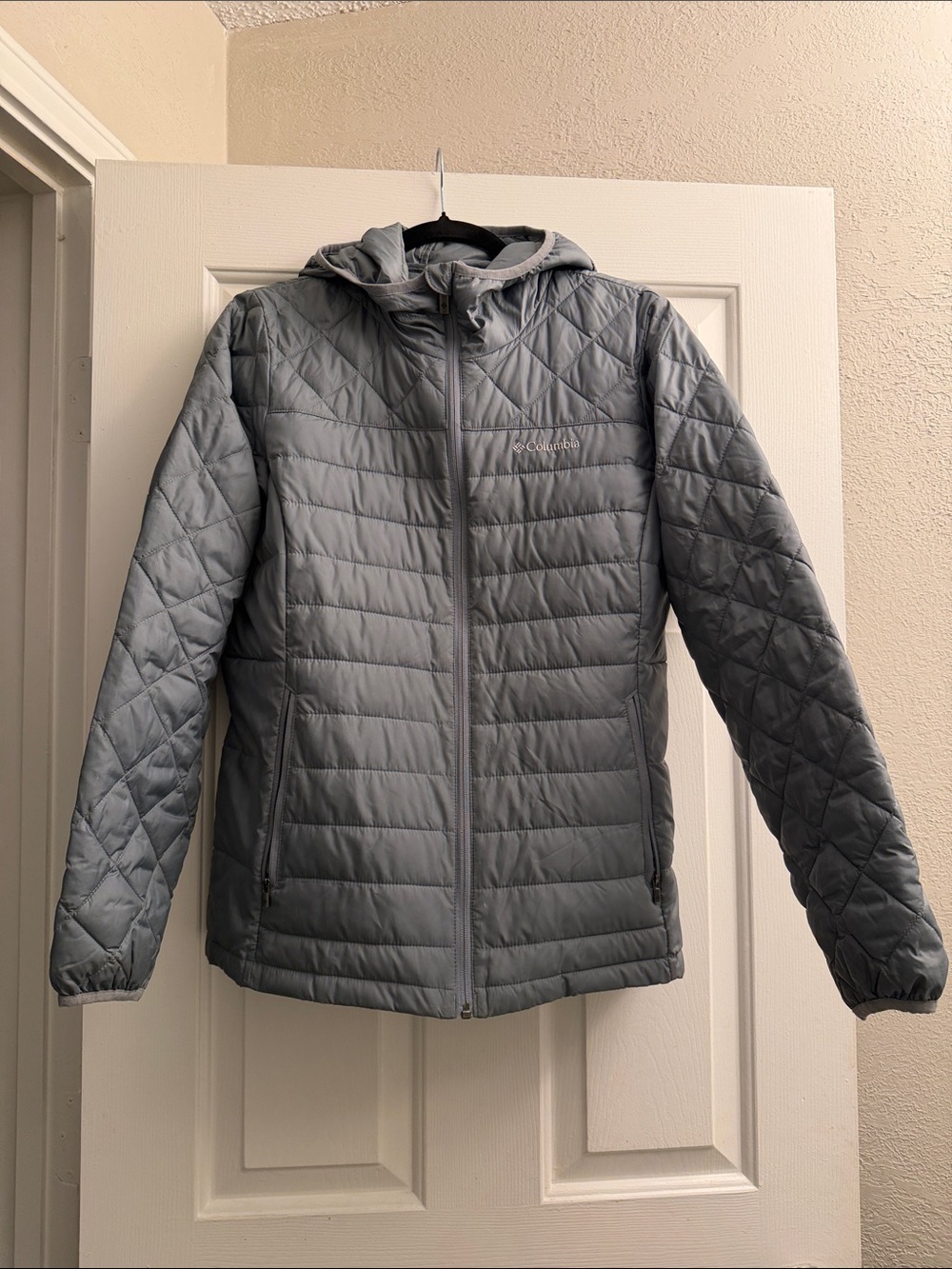 Columbia Light Gray Quilted Hooded Puffer Jacket - Men's